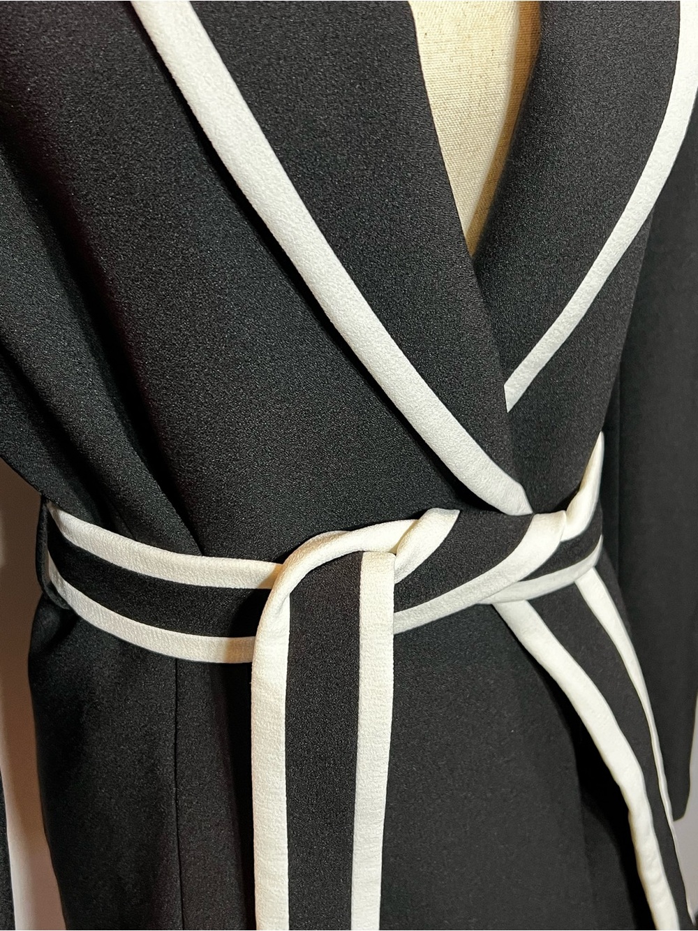 Tahari ASL Black Blazer with White Trim Belt - Picture 4 of 7